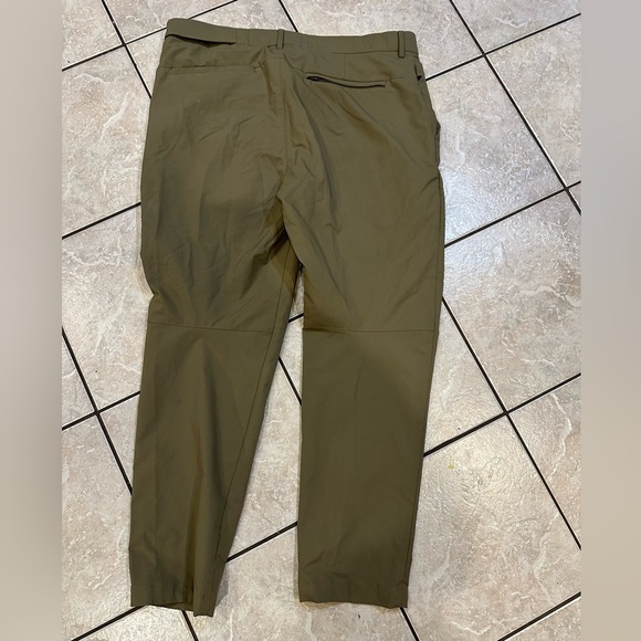 Banana Republic Men's Olive Performance Pants Size 36x30 - Picture 3 of 4